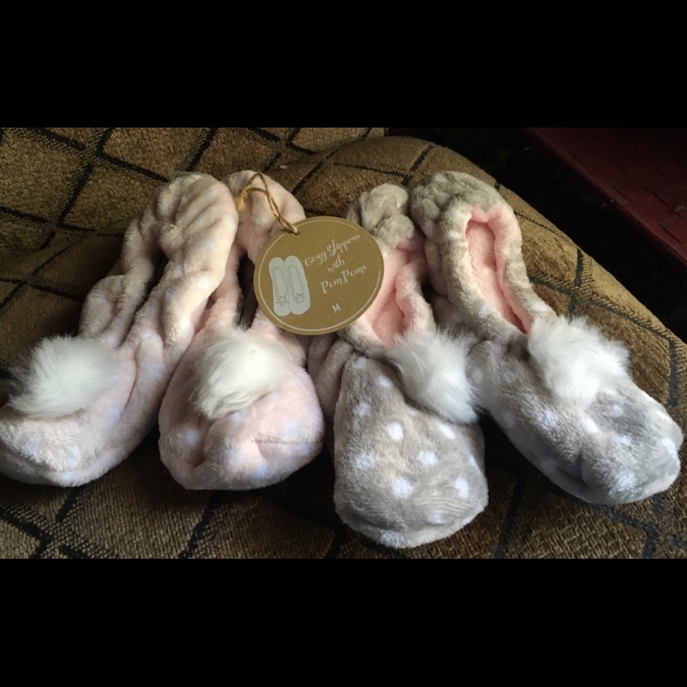 NWT house slippers size M. Super soft and cozy.